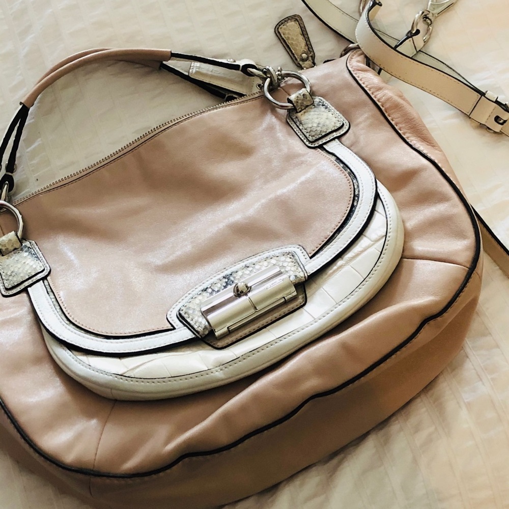 Coach summer bag in putty, off white, “snakeskin”